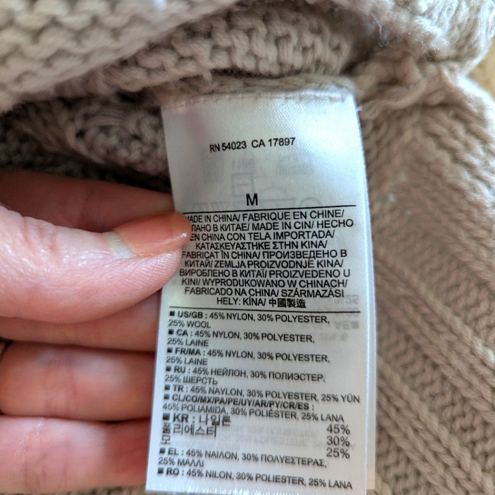 *BANANA REPUBLIC* Cable Knit Turtleneck Sweater Silver/Light Gray Sz Medium, EUC - Picture 4 of 6